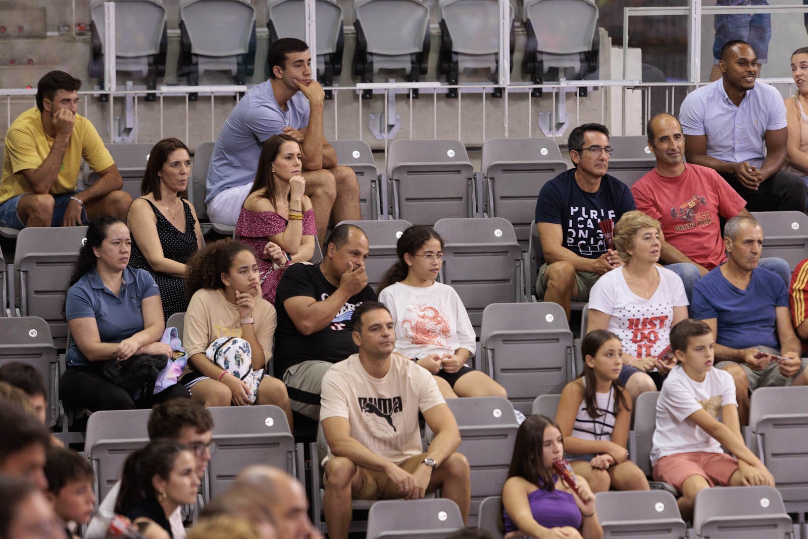 Encuéntrate en la grada del Palacio durante el España-República Dominicana