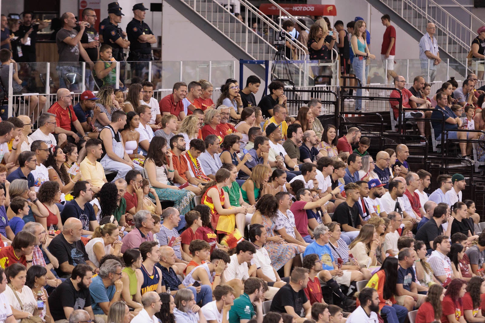 Encuéntrate en la grada del Palacio durante el España-República Dominicana