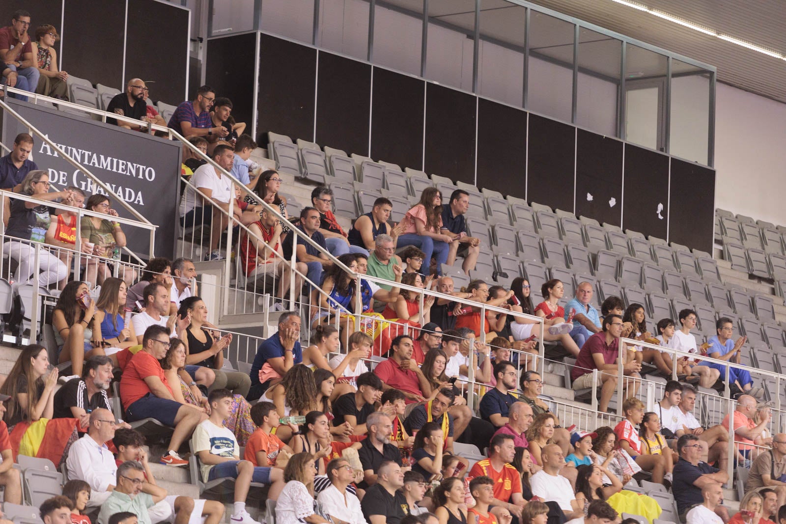 Encuéntrate en la grada del Palacio durante el España-República Dominicana