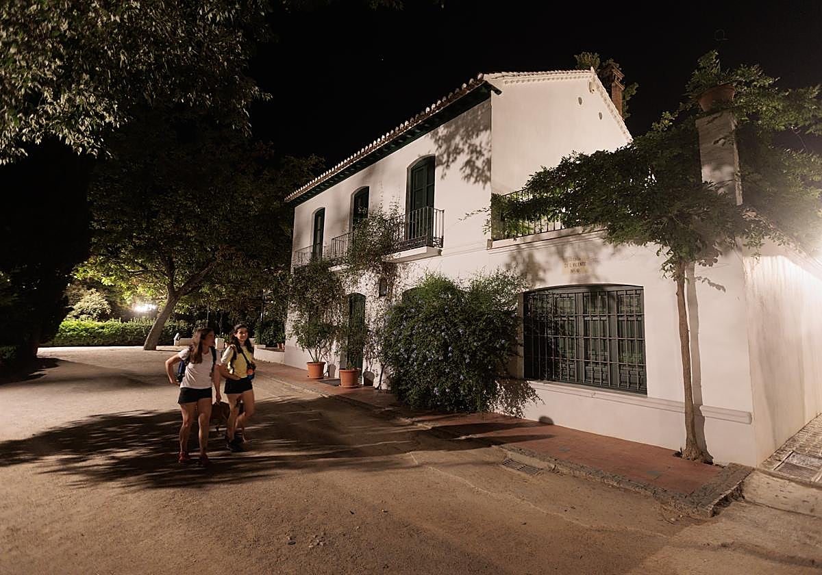 La paz se respira hoy en la Huerta de SanVicente en las noches de verano, un lugar ideal para el paso