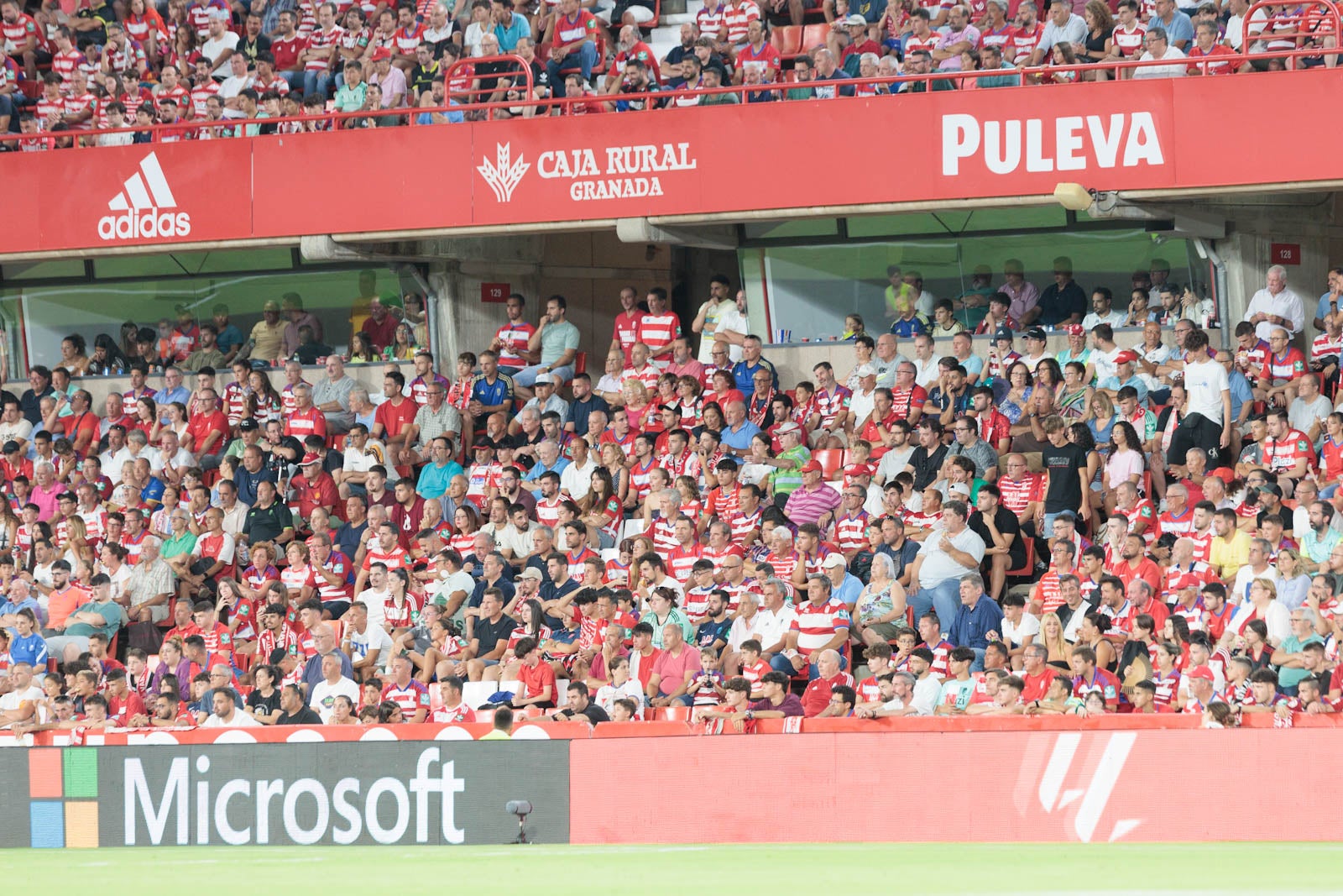 Encuéntrate en la grada durante el Granada-Rayo