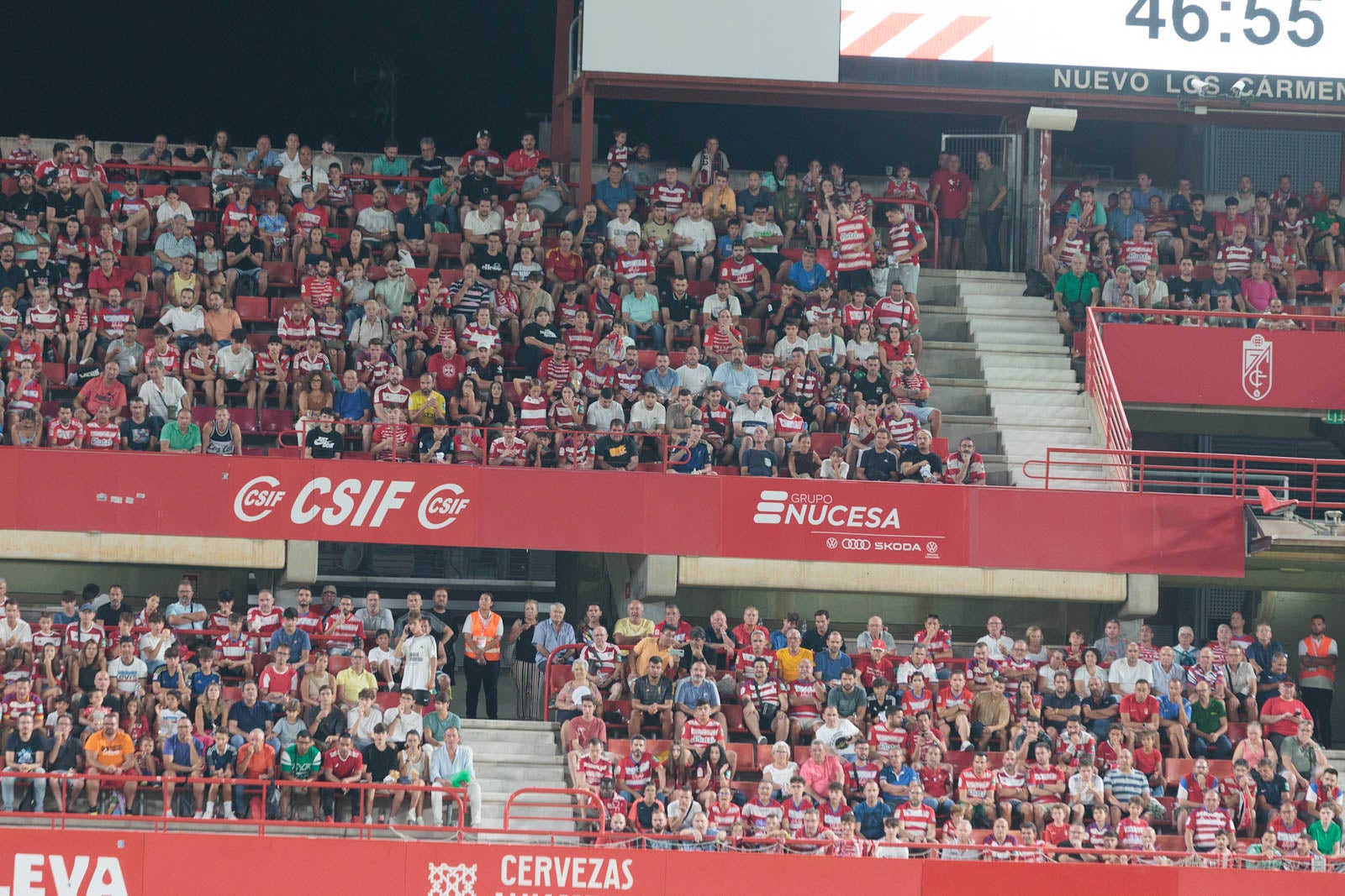 Encuéntrate en la grada durante el Granada-Rayo