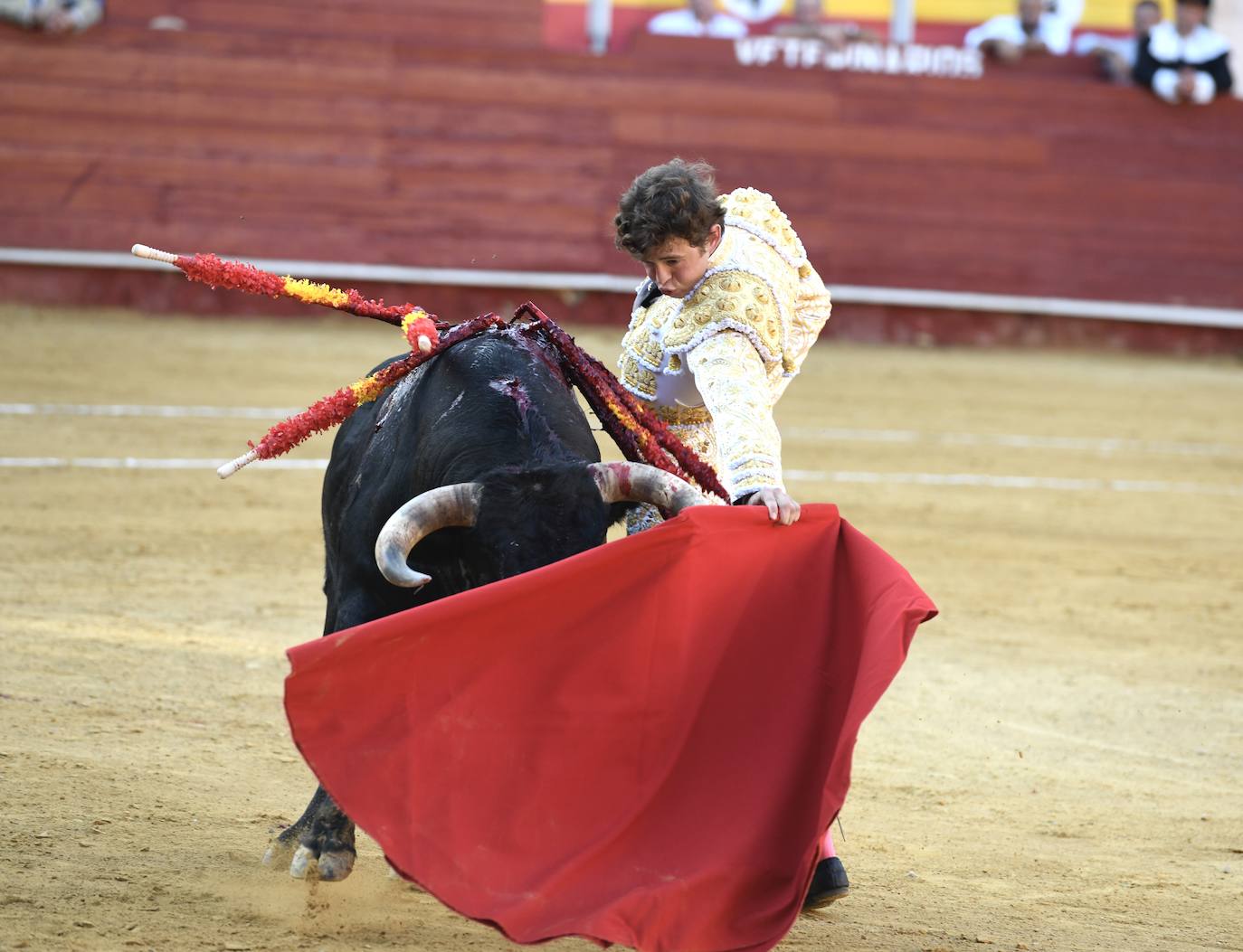 Derecchazo de Jorge Martínez al 'marmolillo' que le tocó en suerte para doctorarse.