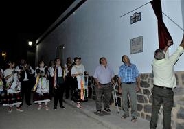 Turón dedica una de sus calles a su grupo de música tradicional 'Nuevas Raíces'