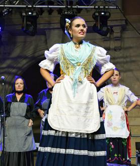 Imagen secundaria 2 - La Feria pone &#039;de moda&#039; los refajos