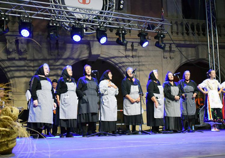 Imagen principal - La Feria pone &#039;de moda&#039; los refajos