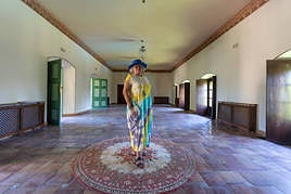 María Angustias Saura, en uno de los salones de la Casa de Real del Soto de Roma.