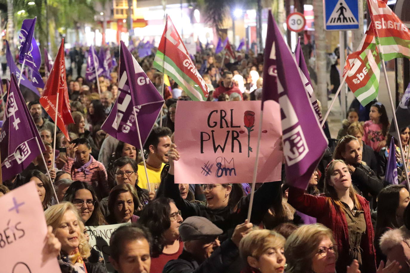 Feministas en la manifestación del 8M en Motril.