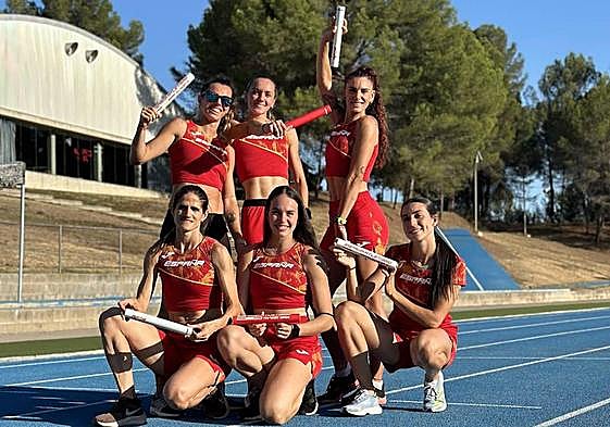 Laura Bueno, junto a sus compañeras del relevo 4x400 femenino.