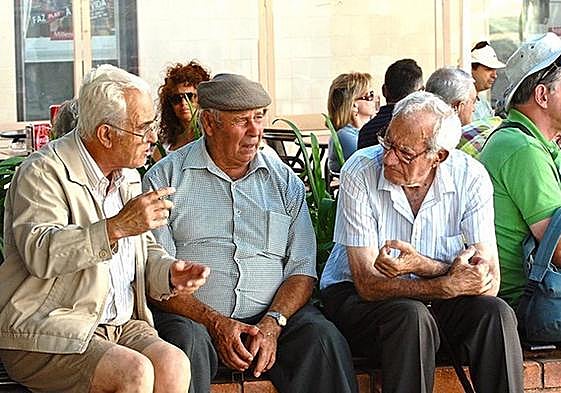 Casi un centenar de llamadas diarias en Jaén para proteger a los mayores de las altas temperaturas