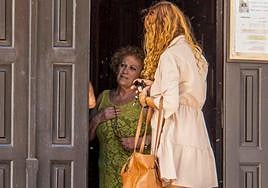 La madre de Rubiales, ayer cuando entraba en la parroquia.