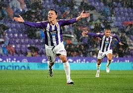 Roque Mesa celebra un gol con el Valladolid.