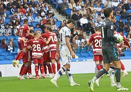 El Granada celebra su primer gol.