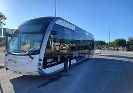 Uno de los autobuses de Alsa que presta servicio en la ciudad de Jaén.