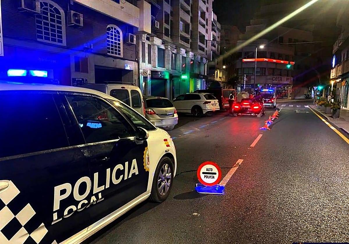 La Policía Local de Motril en un control.