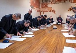 El nuevo organigrama de la curia y archidiócesis de Granada jura su cargo ante el arzobispo