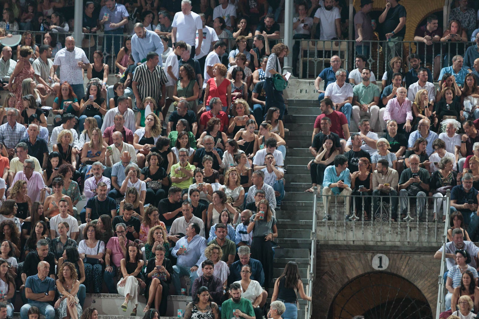 Encuéntrate en la Plaza de Toros durante el concierto de Joaquín Sabina