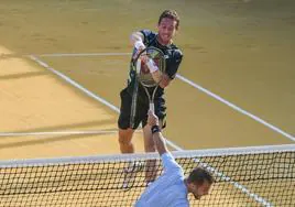 Roberto Carballés remata su victoria en Sevilla, Gaston fue más difícil que Hemery en la final.