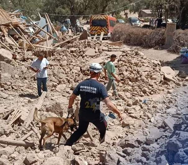 La Unidad Canina de Rescate de Almuñécar, en la ciudad marroquí de Tahnaout.