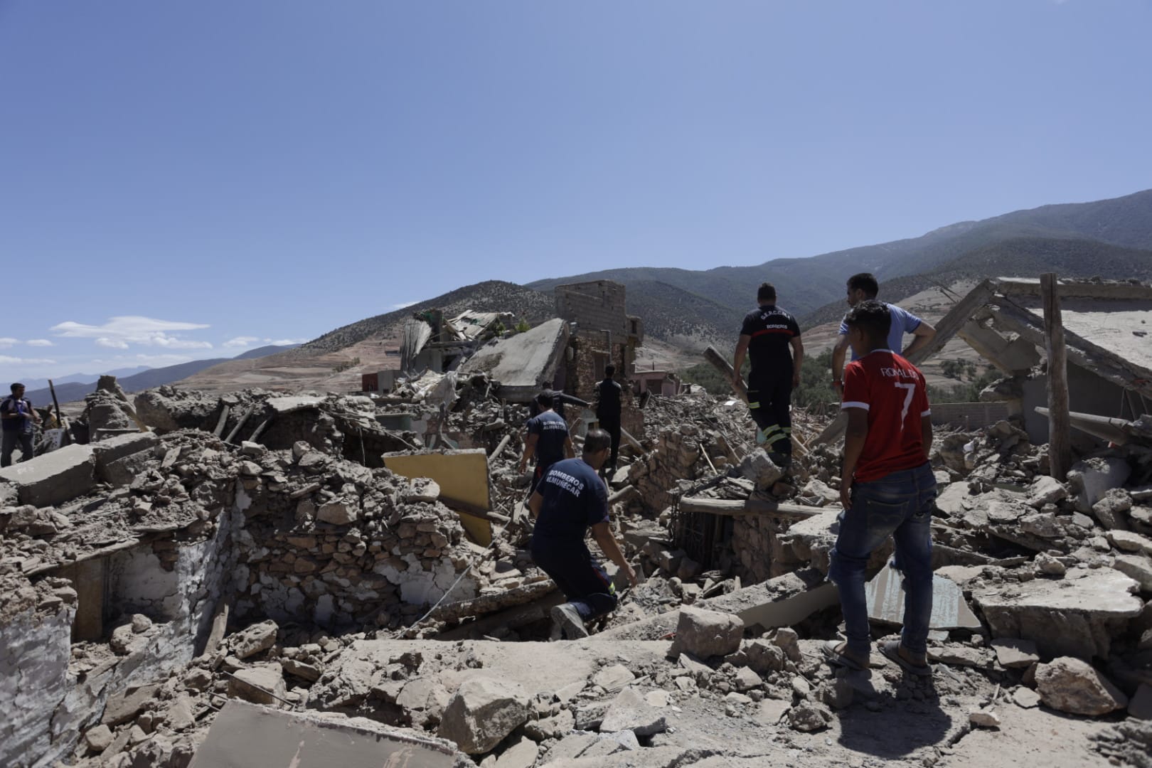 Imagen secundaria 1 - La Unidad Canina de Rescate de Almuñécar, en acción en Marruecos.