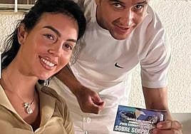 Georgina Rodríguez se deja ver en un restaurante de Almería.