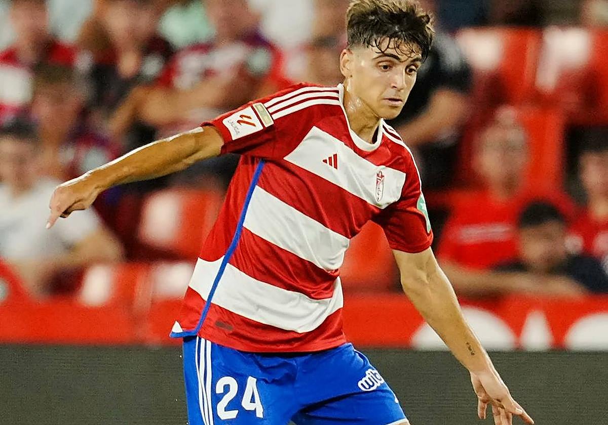 Gonzalo Villar, durante el partido contra el Rayo en Los Cármenes.