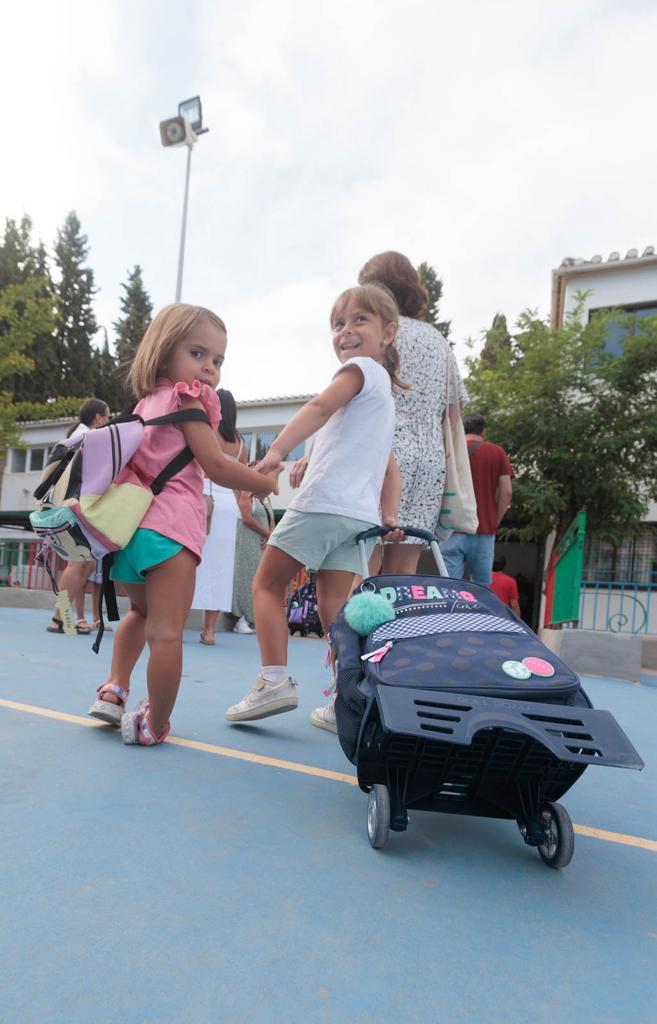 La vuelta al cole en Granada, en imágenes