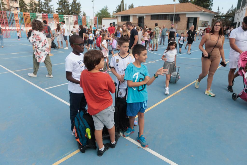 La vuelta al cole en Granada, en imágenes