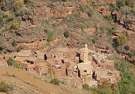 Población típica de montaña en la parte norte del Atlas, con construcciones tradicionales de piedra y adobe, antes del terremoto