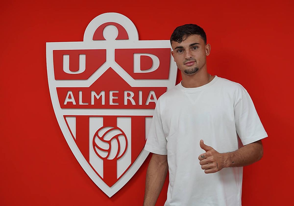 Marc Pubill ha llegado para besar el tanto y ser titular en la UD Almería.