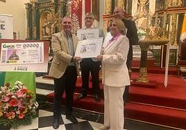 Presentación del cupón con la imagen de la Virgen de las Angustias de Guadix.