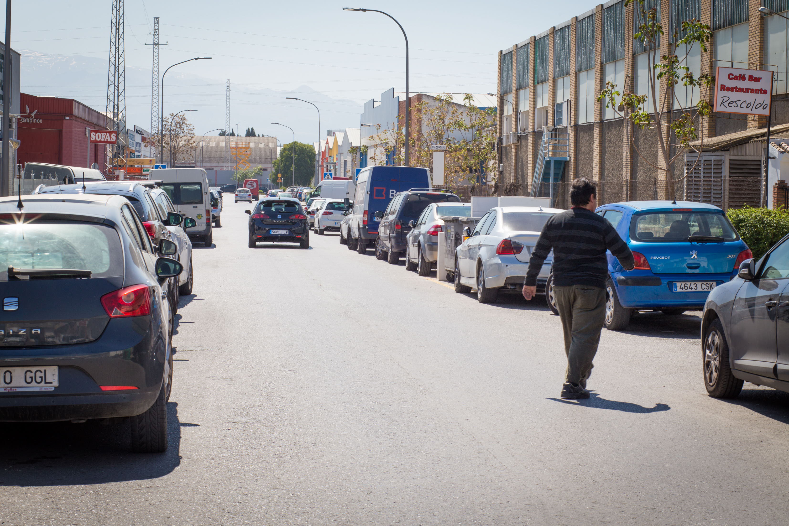 Una calle del polígono industrial de Asegra de Peligros.