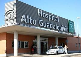 La mujer fue trasladada al hospital.
