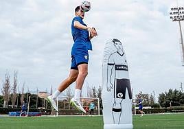 César Montes, el fichaje más caro de la UDA, llega para dar estabilidad al centro de la zaga.