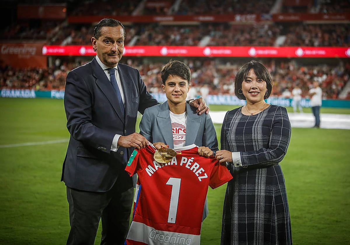 García Amado, María Pérez y Sophia Yang.