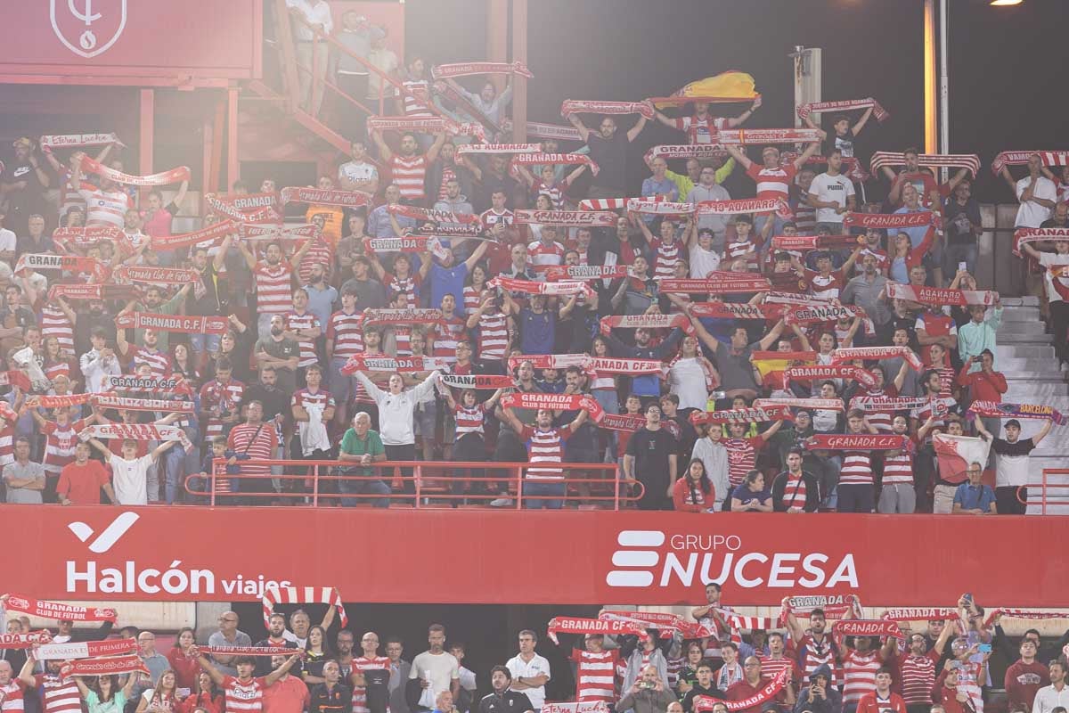 Encuéntrate en la grada en el Granada-Girona