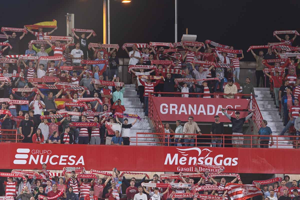 Encuéntrate en la grada en el Granada-Girona