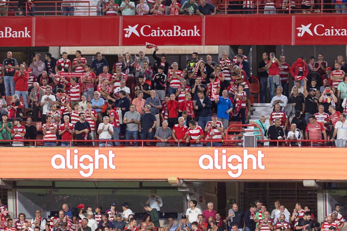 Encuéntrate en la grada en el Granada-Girona