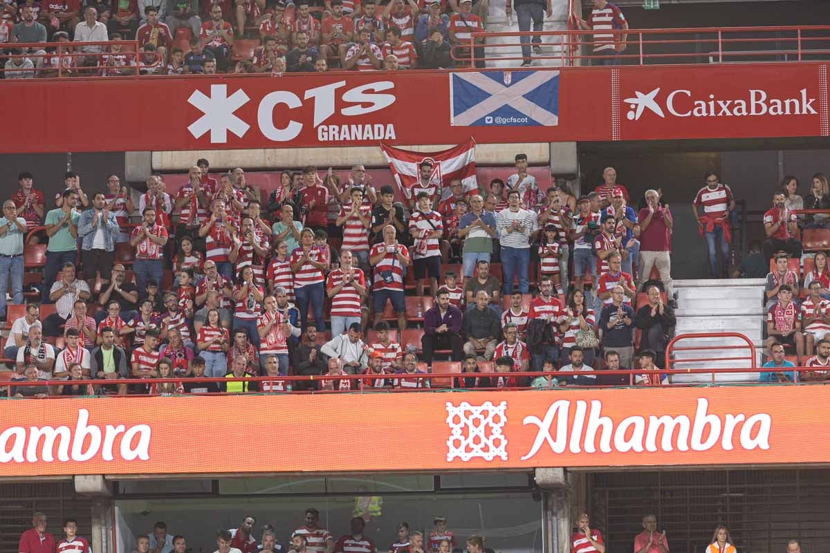 Encuéntrate en la grada en el Granada-Girona