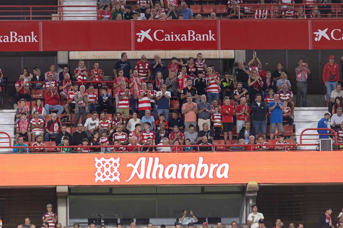 Encuéntrate en la grada en el Granada-Girona