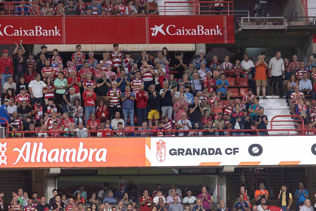 Encuéntrate en la grada en el Granada-Girona
