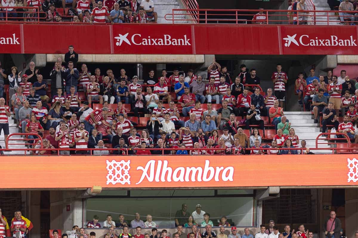 Encuéntrate en la grada en el Granada-Girona