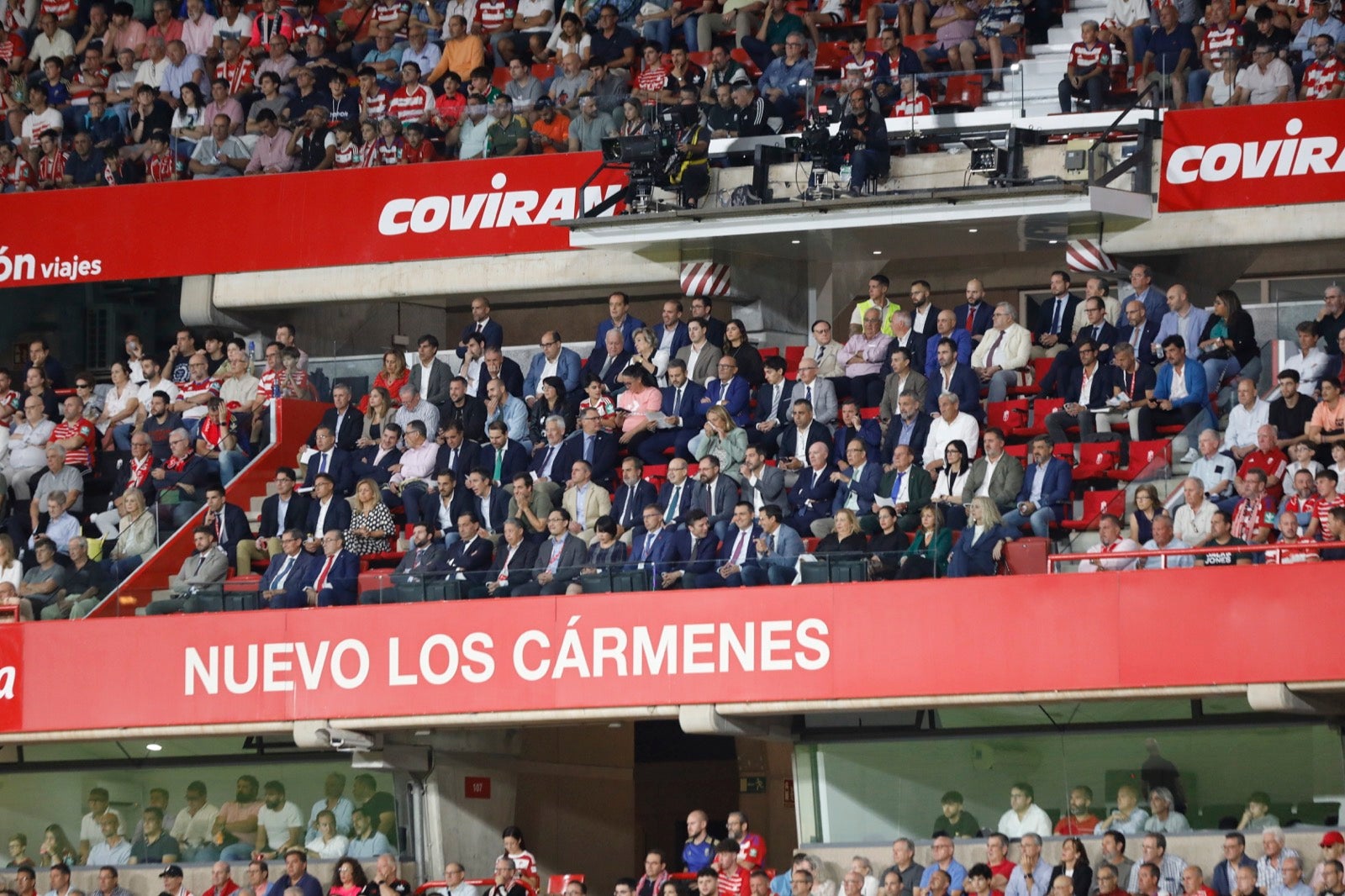 Encuéntrate en la grada en el Granada-Girona