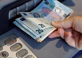 Aviso de Hacienda por los peligros de guardar dinero en efectivo en casa.