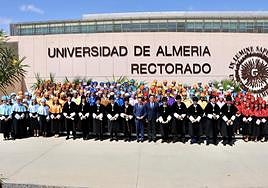 El presidente de la Junta, Moreno Bonilla, junto al rector de la UAL y el consejero de Universidad.