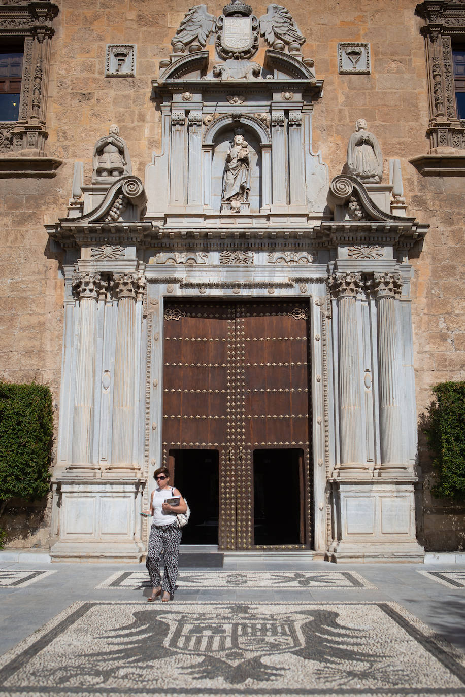 Portada del Hospital Real.