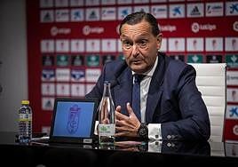 Alfredo García Amado, director general del Granada, comparece ante los medios de comunicación.