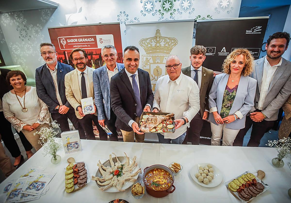 Francisco Rodríguez y Gregorio García presentan diversos platos de cordero segureño.