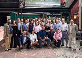 Cruce de espadas toledanas en Vox