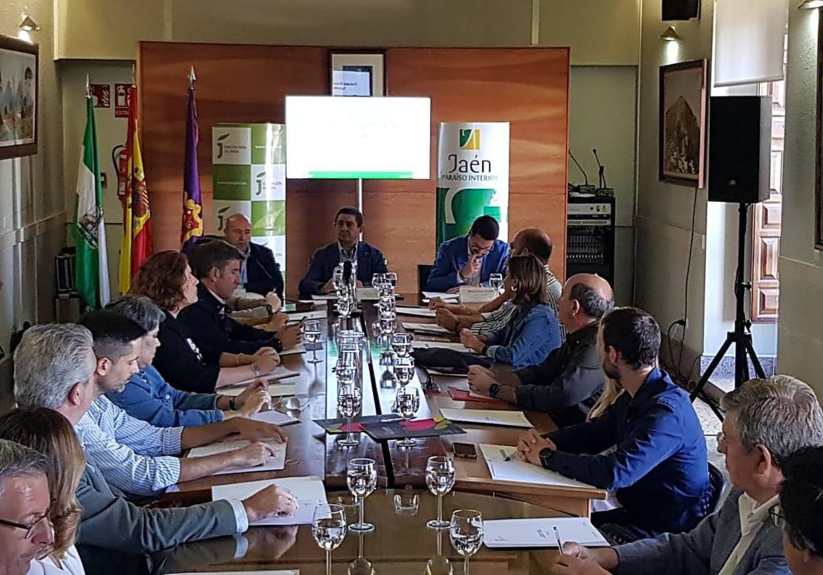 El consejo se ha celebrado en el salón de plenos del Ayuntamiento de Cazorla.